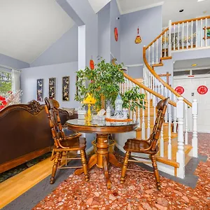 Guest house Charming Family ***